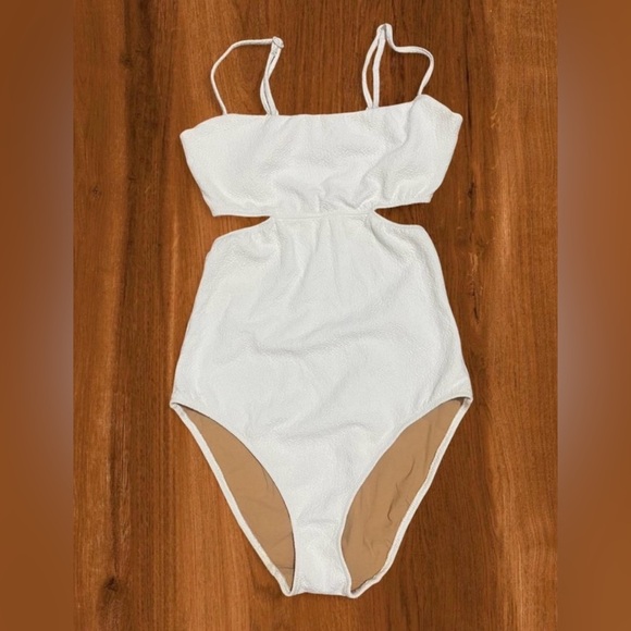 Else Boucle Hidden Underwire One-Piece Swimsuit – White, French Design - Picture 2 of 7